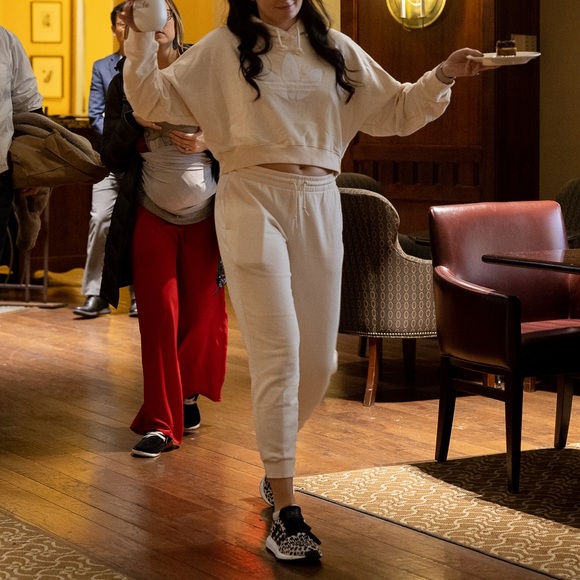 Adidas Set - Cream Cropped Sweatshirt and Joggers (Women’s M) - Picture 9 of 9